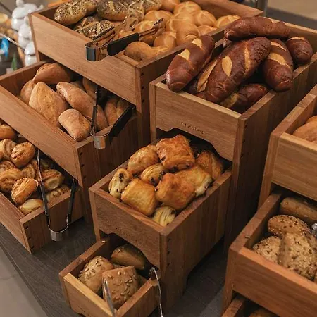 Hampton By Hilton Hotel *