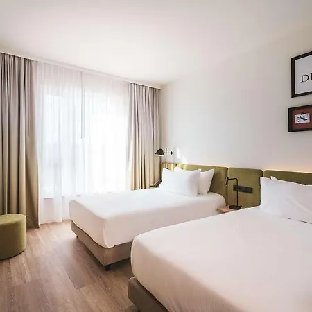 Hampton By Hilton Hotel *